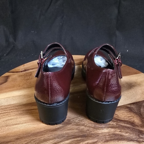 NWOT Urban Outfitters Dana Double Strap Treaded Burgundy Mary Jane Size 6. - Picture 3 of 8